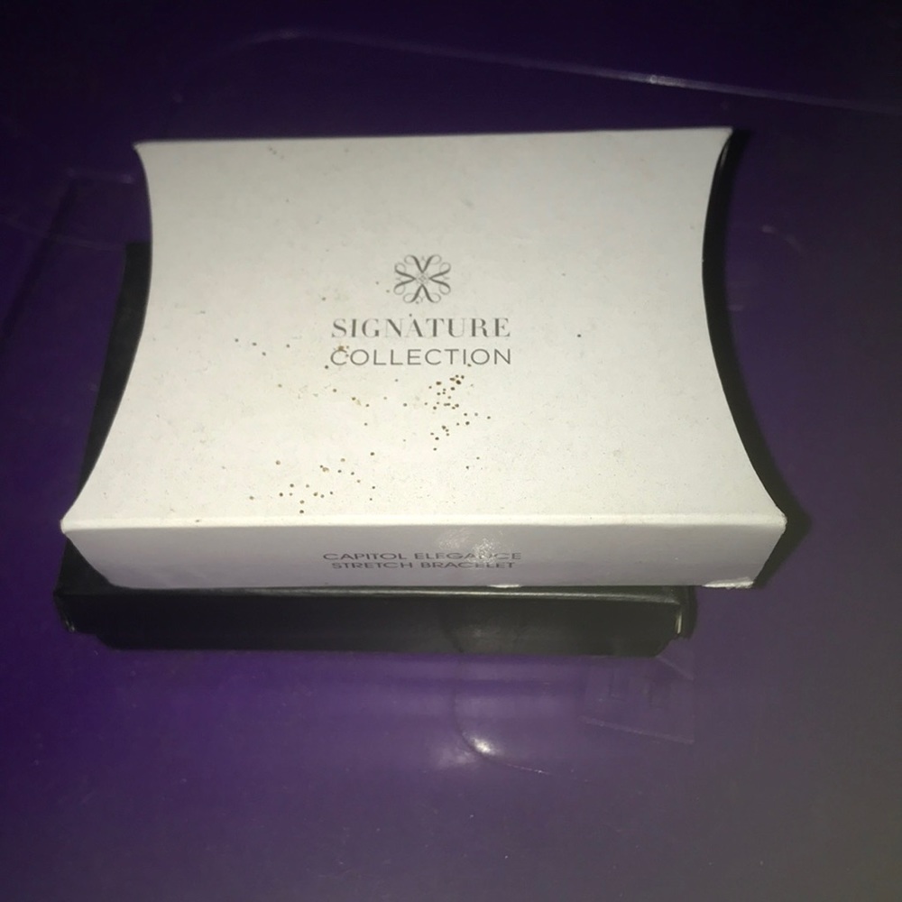 Vintage signature collection pearl avon bracelet